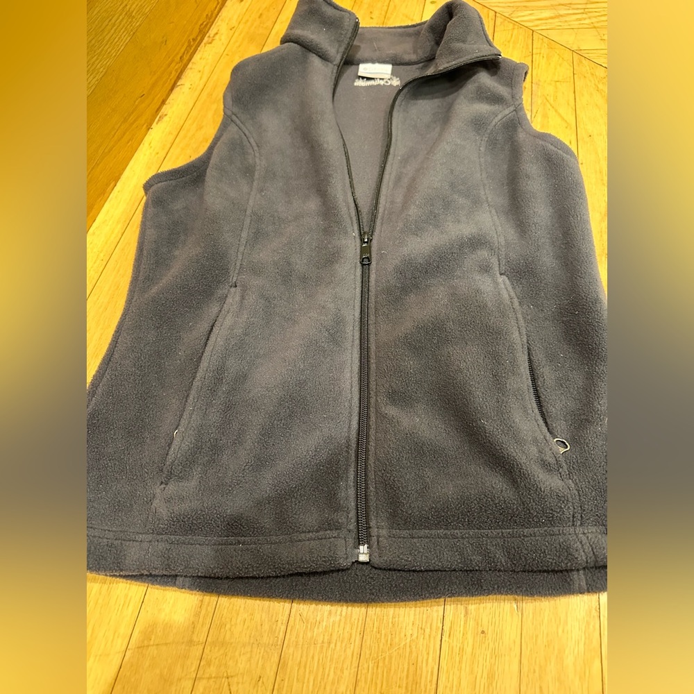 Columbia Black Fleece Vest with Pockets Size Medium ..